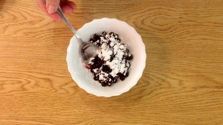 Plăcintă aromată și delicioasă cu coacăze