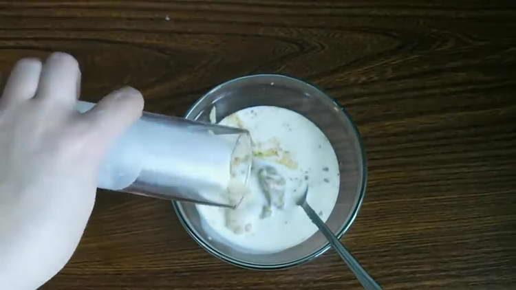 vierta la crema en las especias