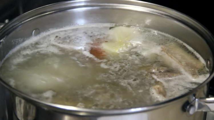 cozinhe o caldo por alguns minutos
