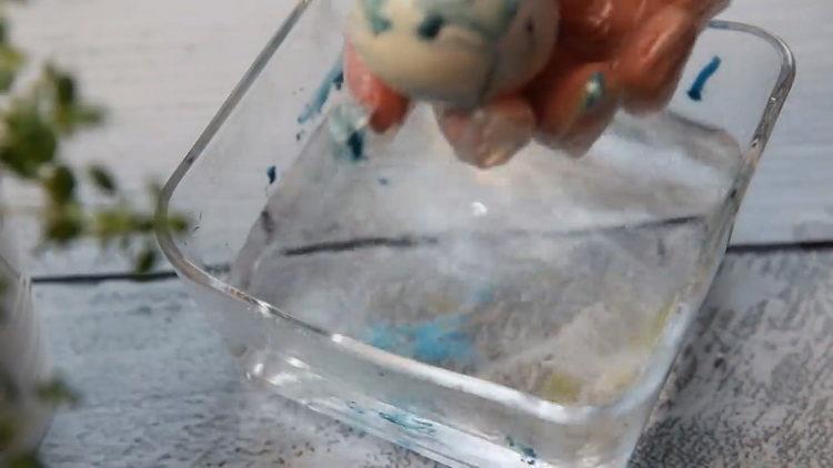 Oeuf de Pâques selon une recette pas à pas avec photo