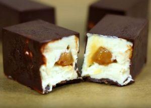 Vi lagar de mest utsökta glaserade ostmassorna: ett recept med steg för steg-foton.