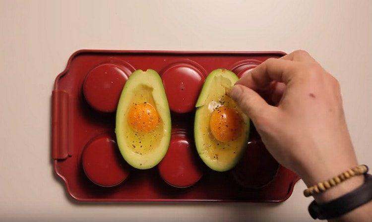 Sare și piper ouăle.