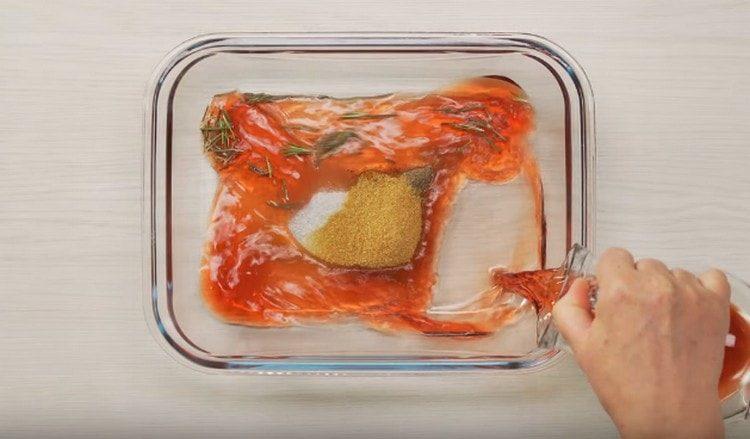 K koření přidáváme vinný ocet a vodu.