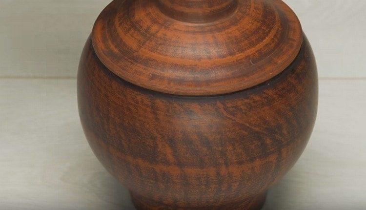 Tencere kapaklarıyla örtün ve fırına koyun.