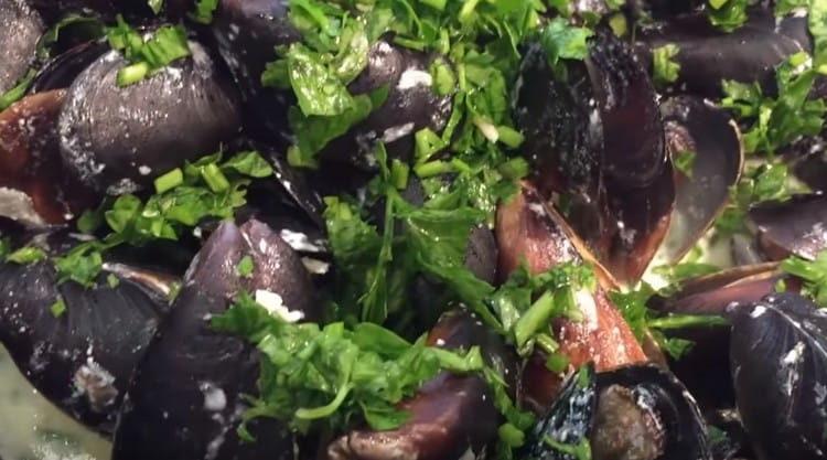 Så vi fortalte, hvordan man laver muslinger i skaller usædvanligt og lækkert.