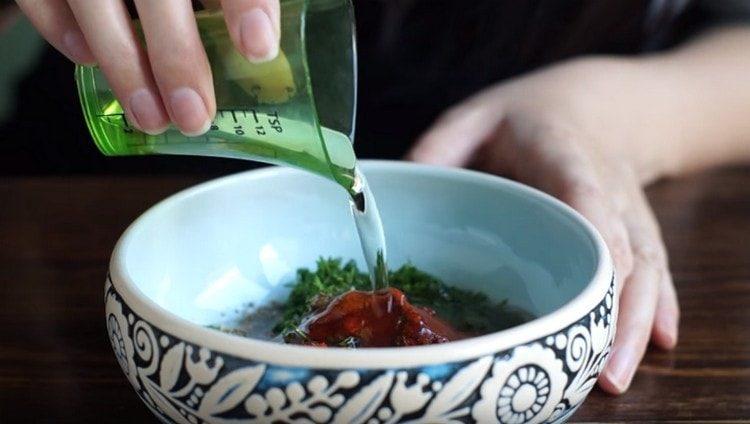 Tilsæt vegetabilsk olie også.