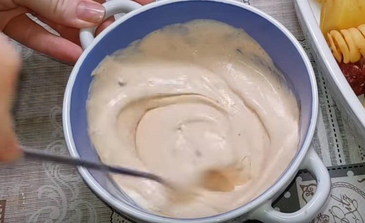 Приготвяне на пълнежа за ястието.