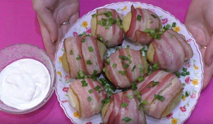 ¡Una papa en tocino es muy, muy sabrosa!