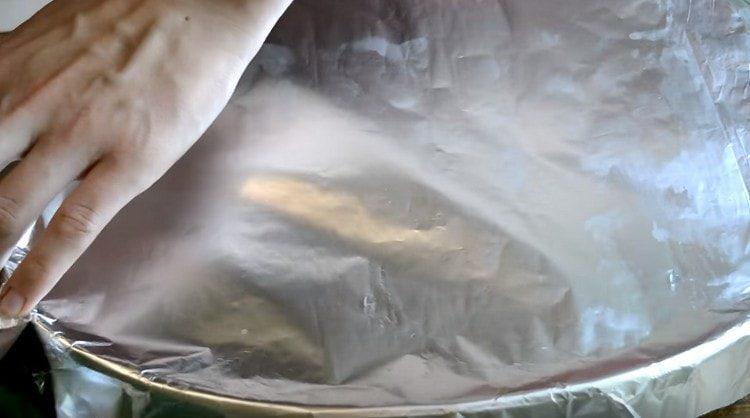 cobriu el formulari amb paper film i poseu-lo al forn.