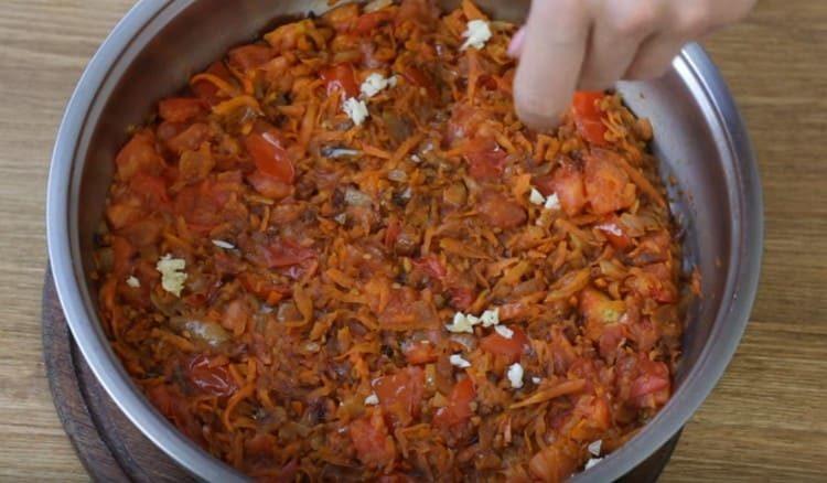 Ajouter l'ail haché.