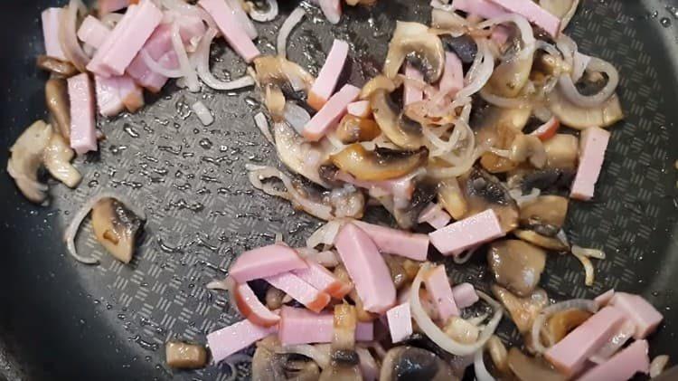 Ajoutez le jambon à la poêle.