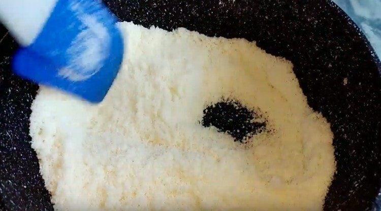 un mélange de farine et d'huile, faire frire dans une casserole sèche.