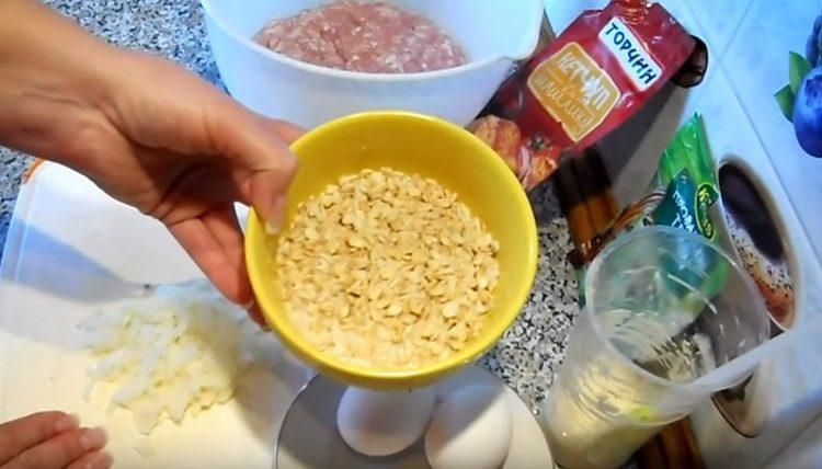 Budeme také potřebovat ovesné vločky.