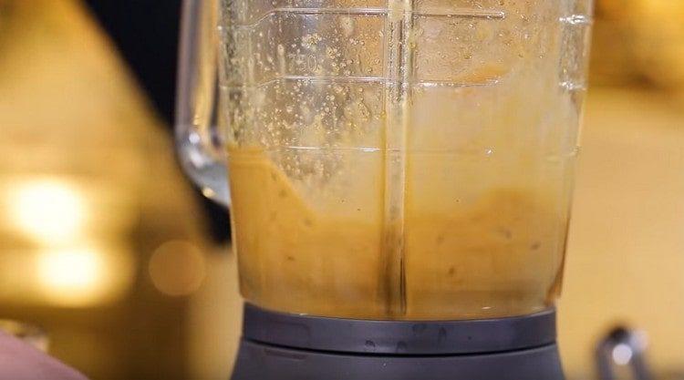 מקציפים הכל עד לקבלת קצף.