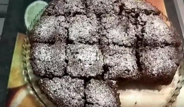 Manic, cuit dans du lait fermenté, peut également être saupoudré de sucre en poudre.