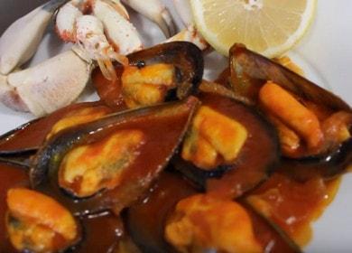 Mejillones al vino  y salsa de tomate
