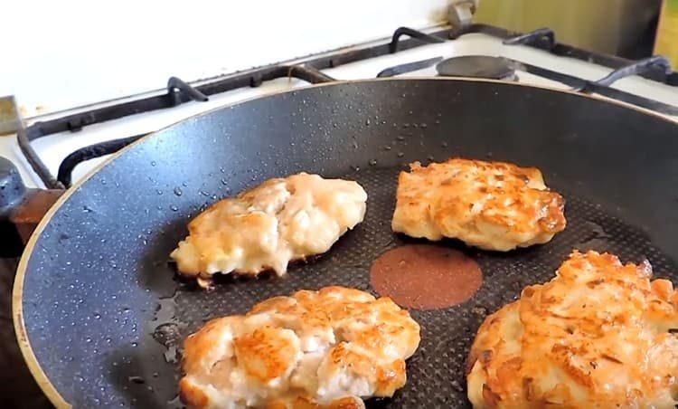 Carnea albaneză se prăjește repede.