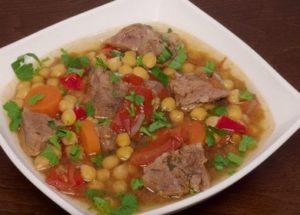 Cuire les pois chiches dans une mijoteuse selon une recette pas à pas avec photo.