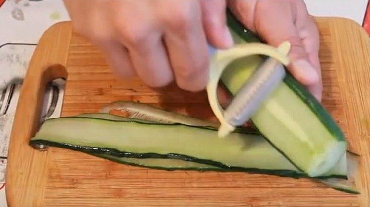 Peeler taie castraveți lungi.