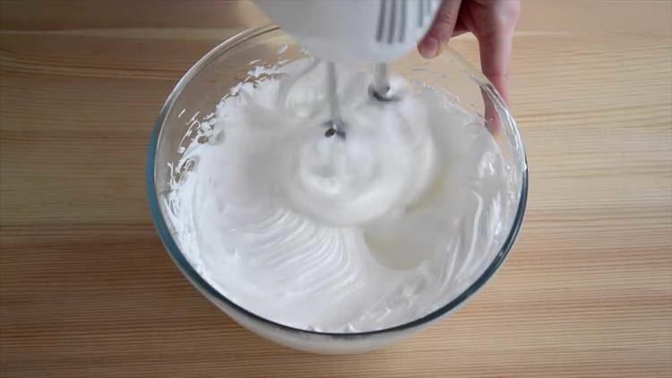 scoate bolul din tigaie