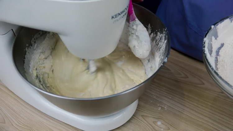 tilsæt mel i portioner