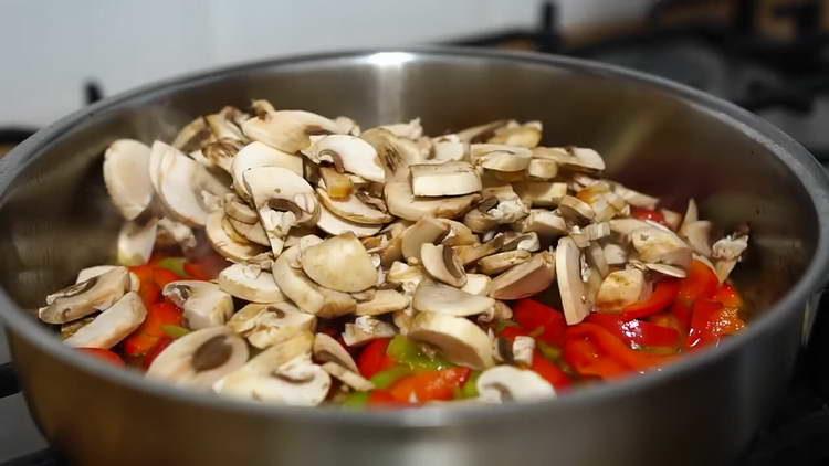 trimite ciuperci tocate