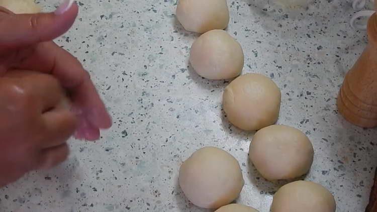 יוצרים כדורים מבצק