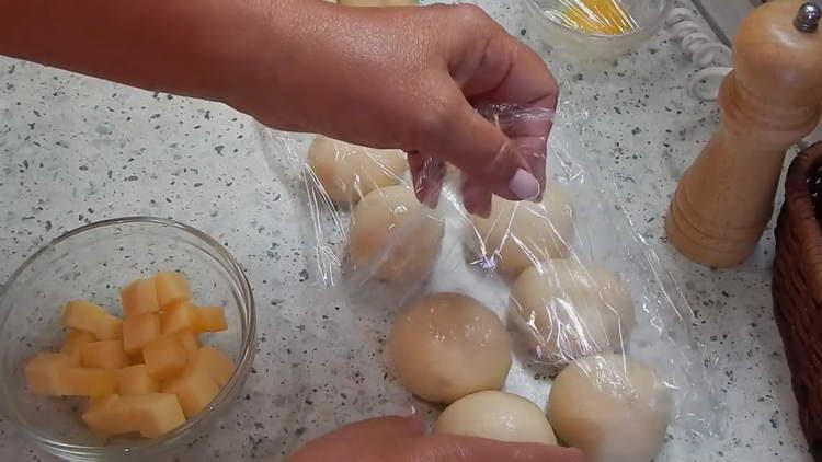 חתוך גבינה לקוביות