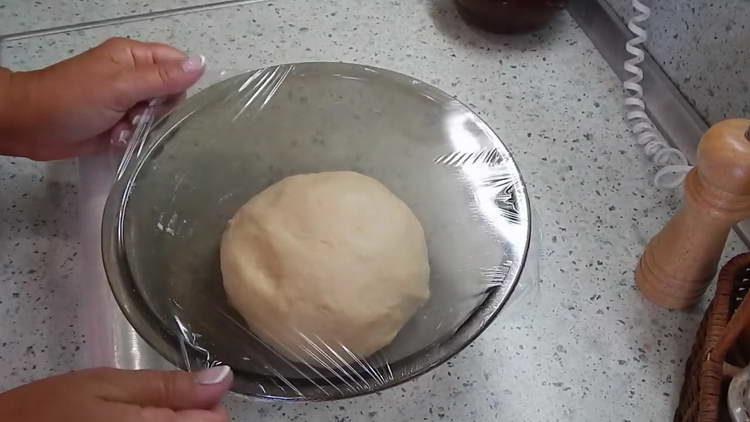 משאירים את הבצק לייבוש