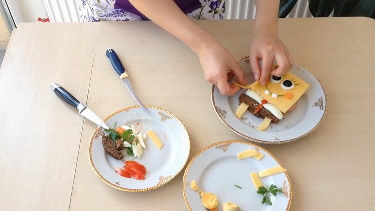 prepara todos los detalles del sandwich