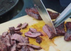 carne de vită suculentă la grătar