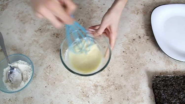 se amestecă strugurii și făina