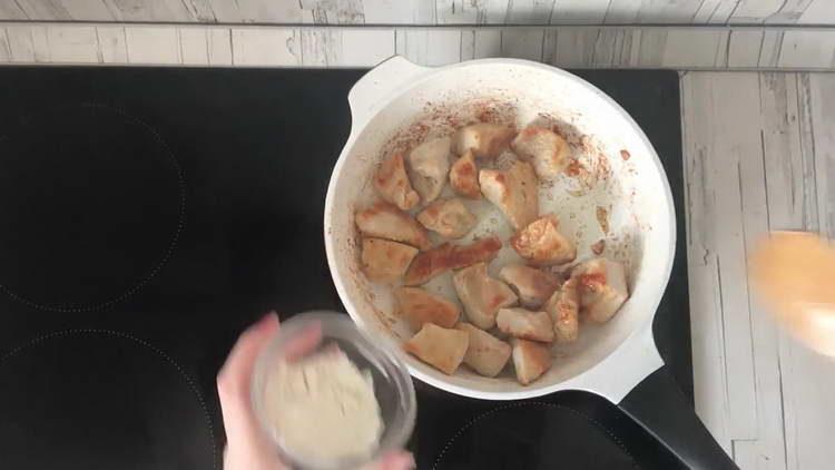 وضع ييل في مقلاة