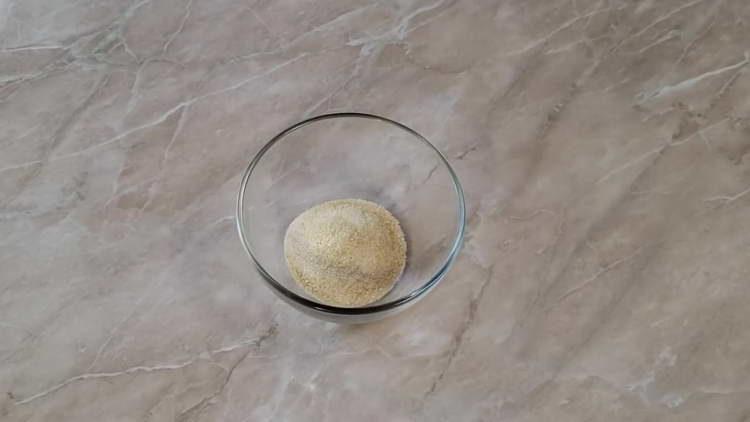 se toarnă gelatină