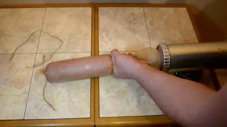 напълнете черупката с кайма