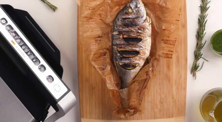 mettre le poisson sur le gril