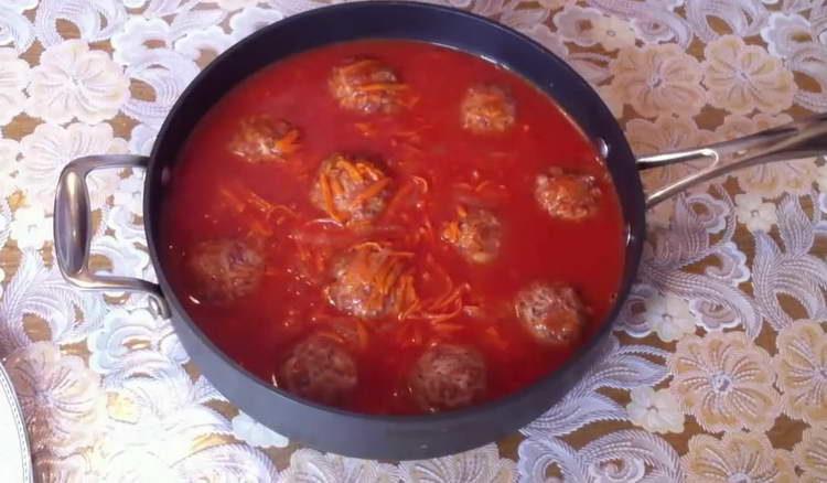 hæld pindsvin med sauce