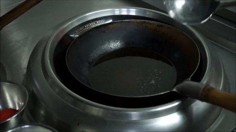 preîncălziți tigaia