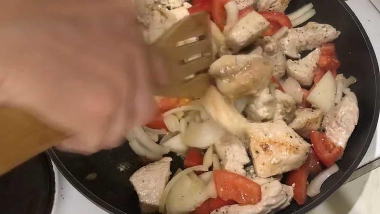 mettre l'oignon et les tomates