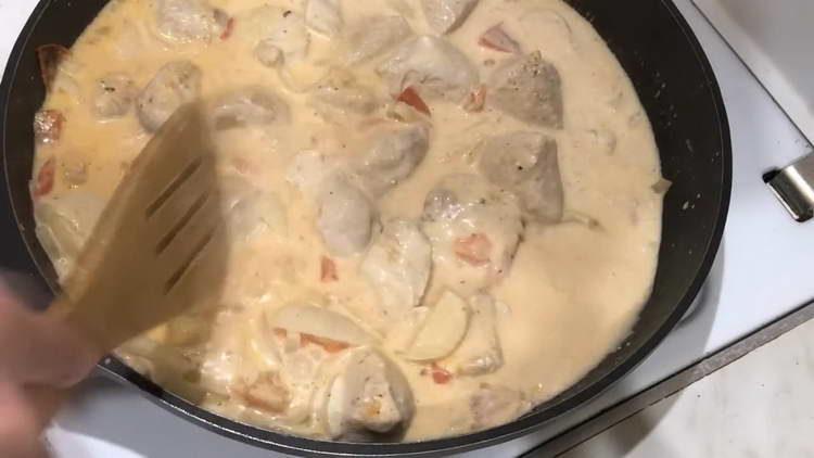 ajouter de la crème sure