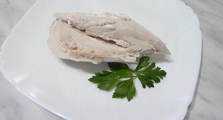 Comment faire cuire le poulet selon une recette étape par étape avec une photo