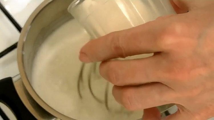 se adaugă amidon diluat