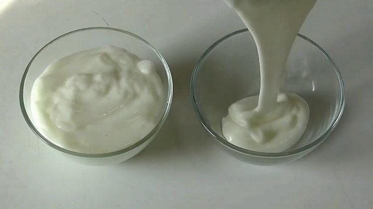 se toarnă în forme