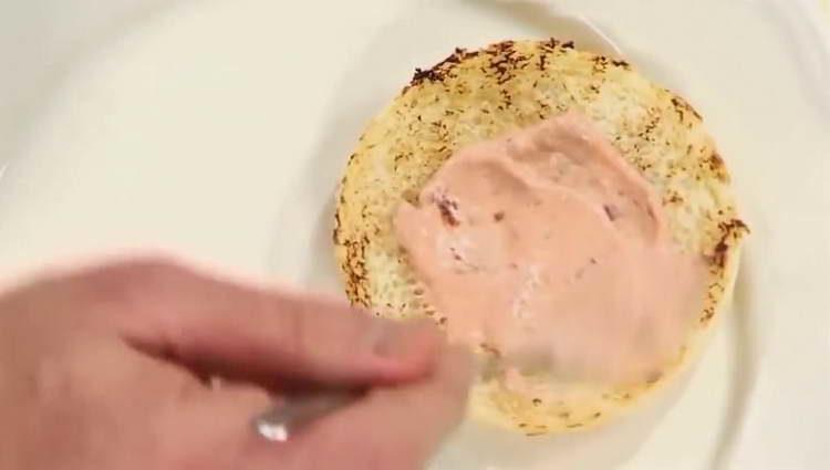 smörj bulle med sås