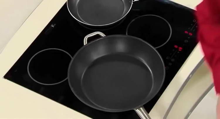 lägg en stekpanna på spisen