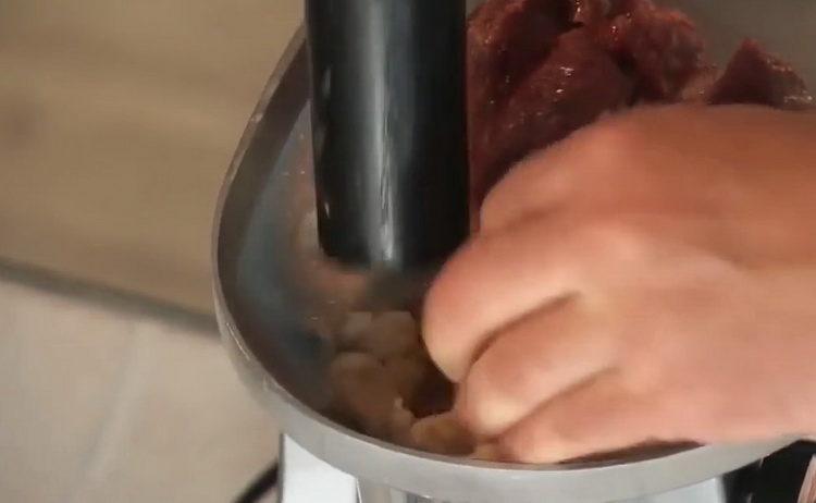 gătește carne tocată