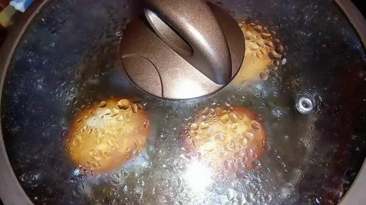 freír chuletas debajo de la tapa