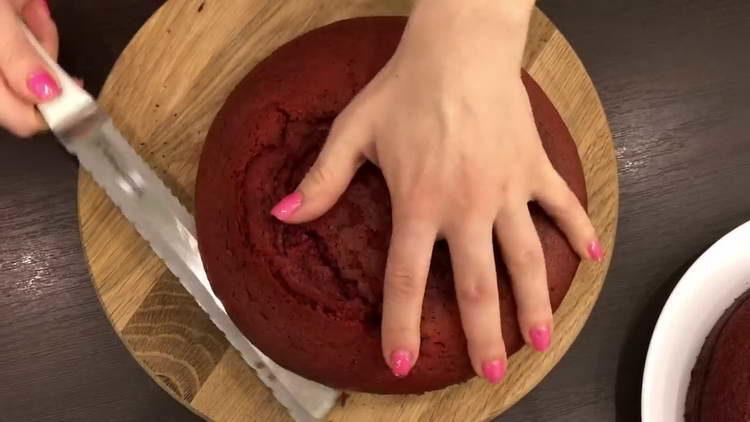 tăiați partea superioară a prăjiturilor