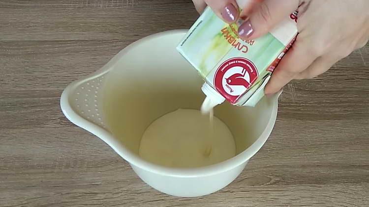 изсипете охладена сметана