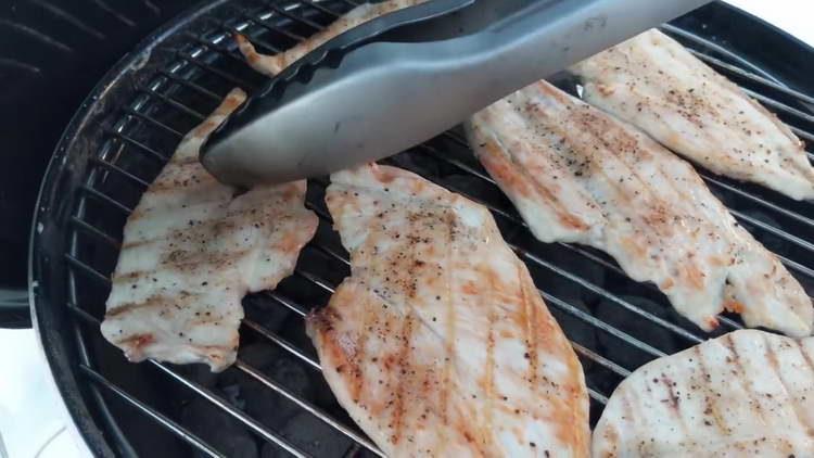 freír el pollo por ambos lados